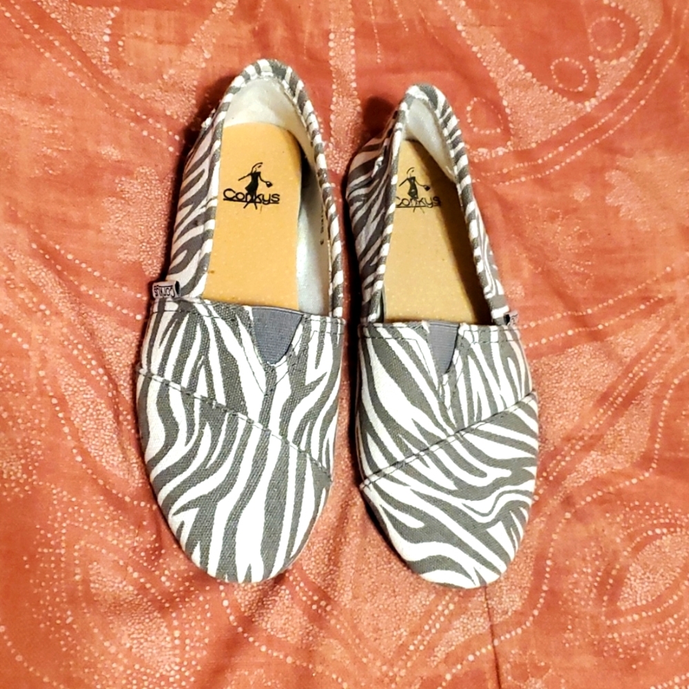 Corkys Sue's Gray & White Zebra Flats Girl's 3